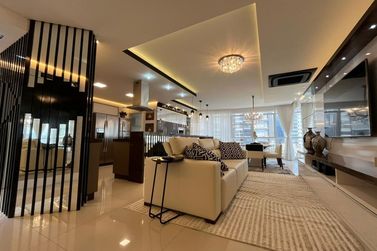 Apartamento &agrave; venda - 229m&sup2; - Meia Praia