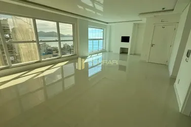 Apartamento &agrave; venda - 179m&sup2; - Meia Praia