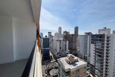 Apartamento &agrave; venda - 130m&sup2; - Meia Praia