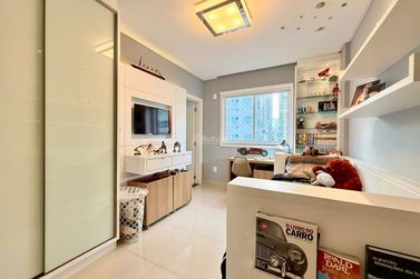 Apartamento &agrave; venda - 121m&sup2; - Meia Praia