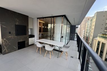 Apartamento &agrave; venda - 175m&sup2; - Meia Praia