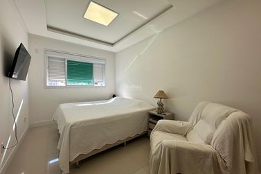 Apartamento &agrave; venda - 163m&sup2; - Meia Praia