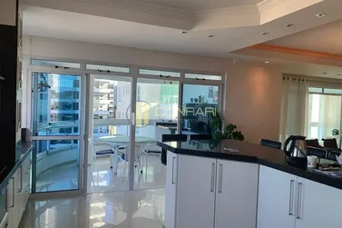 Apartamento &agrave; venda - 206m&sup2; - Meia Praia
