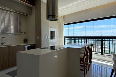 Apartamento &agrave; venda - 140m&sup2; - Meia Praia