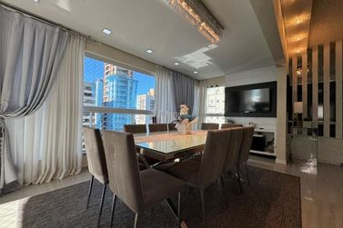Apartamento &agrave; venda - 180m&sup2; - Meia Praia