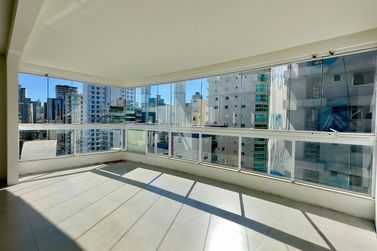 Apartamento &agrave; venda - 158m&sup2; - Meia Praia
