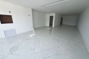 Apartamento &agrave; venda - 185m&sup2; - Meia Praia