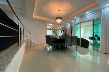 Apartamento &agrave; venda - 143m&sup2; - Meia Praia