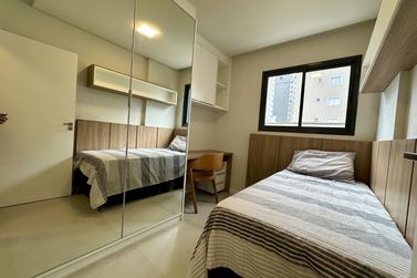 Apartamento &agrave; venda - 70m&sup2; - Meia Praia