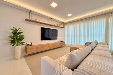 Apartamento &agrave; venda - 180m&sup2; - Meia Praia