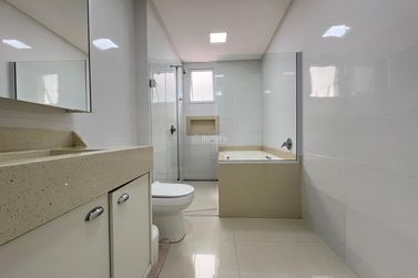 Apartamento &agrave; venda - 245m&sup2; - Centro