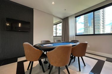 Apartamento &agrave; venda - 137m&sup2; - Meia Praia