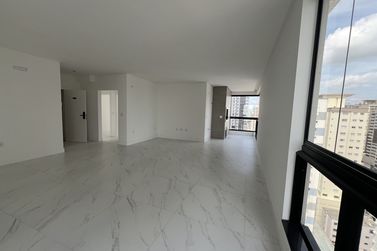 Apartamento &agrave; venda - 129m&sup2; - Meia Praia