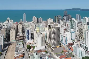 Apartamento &agrave; venda - 140m&sup2; - MEIA PRAIA