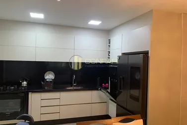 Apartamento &agrave; venda - 140m&sup2; - Meia Praia