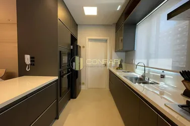 Apartamento &agrave; venda - 136m&sup2; - Meia praia