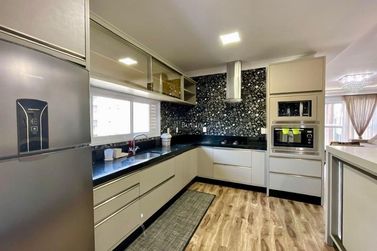 Apartamento &agrave; venda - 170m&sup2; - Meia Praia