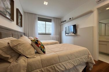 Apartamento &agrave; venda - 198m&sup2; - Meia Praia