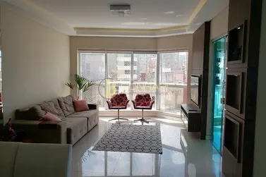 Apartamento &agrave; venda - 174m&sup2; - Meia Praia
