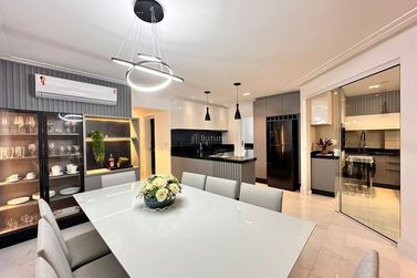 Apartamento &agrave; venda - 129m&sup2; - Meia Praia