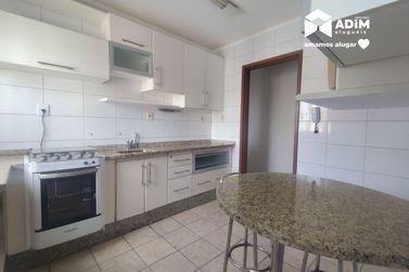 Apartamento para alugar - 130m&sup2; - Centro