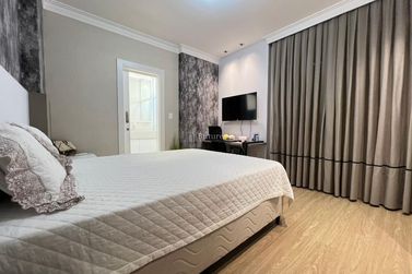 Apartamento &agrave; venda - 196m&sup2; - Meia Praia