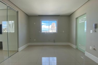 Apartamento &agrave; venda - 129m&sup2; - Meia Praia