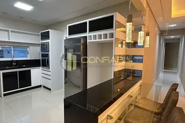 Apartamento &agrave; venda - 170m&sup2; - Meia Praia