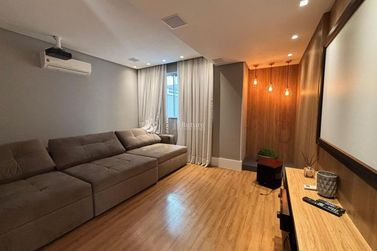 Apartamento &agrave; venda - 146m&sup2; - Meia Praia