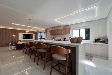 Apartamento &agrave; venda - 185m&sup2; - Meia Praia