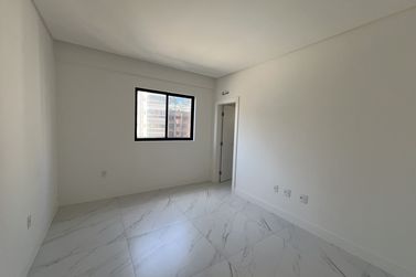 Apartamento &agrave; venda - 129m&sup2; - Meia Praia