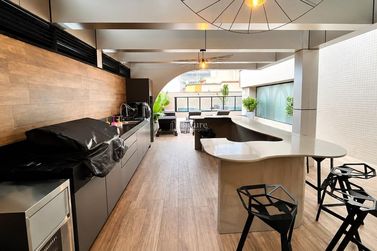 Apartamento &agrave; venda - 182m&sup2; - Meia Praia