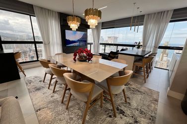 Apartamento &agrave; venda - 137m&sup2; - Meia Praia
