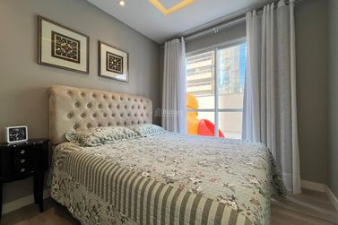 Apartamento &agrave; venda - 166m&sup2; - Meia Praia