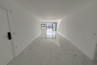Apartamento &agrave; venda - 185m&sup2; - Meia Praia