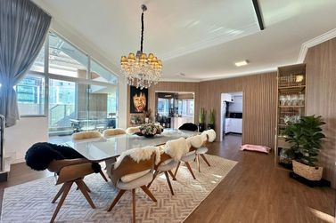 Apartamento &agrave; venda - 415m&sup2; - Meia Praia