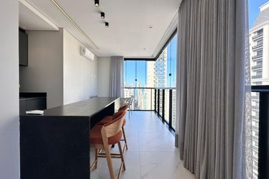 Apartamento &agrave; venda - 1382m&sup2; - Meia Praia