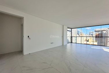 Apartamento &agrave; venda - 138m&sup2; - Meia Praia