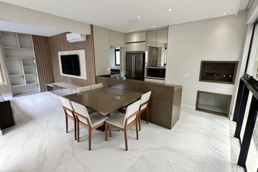 Apartamento &agrave; venda - 95m&sup2; - Meia Praia