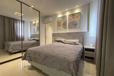 Apartamento &agrave; venda - 130m&sup2; - Meia Praia