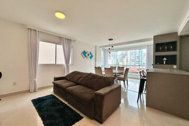 Apartamento &agrave; venda - 110m&sup2; - Meia Praia