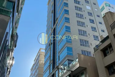 Apartamento &agrave; venda - 140m&sup2; - Meia Praia