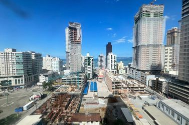 Apartamento &agrave; venda - 135m&sup2; - Centro