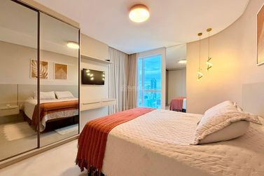 Apartamento &agrave; venda - 129m&sup2; - Meia Praia