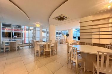 Apartamento &agrave; venda - 142m&sup2; - Meia Praia