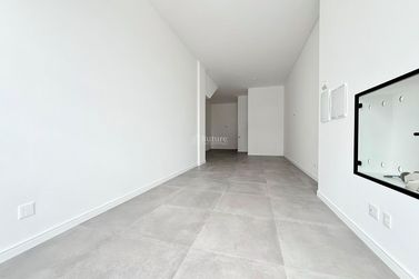 Sala Comercial &agrave; venda - 65m&sup2; - Meia Praia