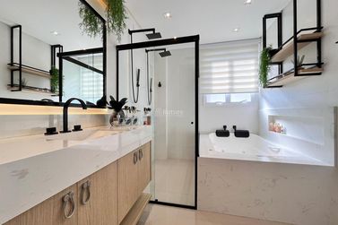 Apartamento &agrave; venda - 150m&sup2; - Meia Praia
