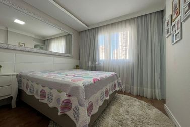 Apartamento &agrave; venda - 126m&sup2; - Meia Praia
