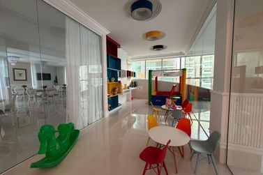 Apartamento &agrave; venda - 125m&sup2; - Meia Praia