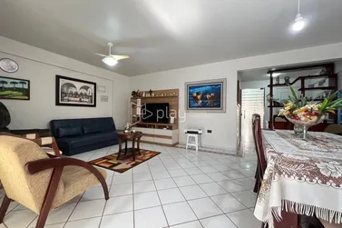 Apartamento &agrave; venda - 140m&sup2; - Meia Praia